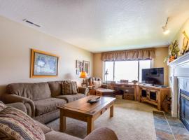 Lazy on the Lakefront (F205), apartment in Twin Beaches