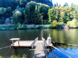 Alsea River Fishing Cabin, vacation home in Waldport
