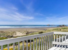 Spindrift Oceanfront Home - The Helm, feriehus i Bandon