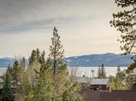 Tahoe City Retreat, khách sạn có chỗ đậu xe ở Lake Forest