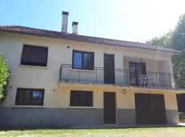 Location de vacances à Gourdon en Bouriane (46): Gourdon-en-quercy şehrinde bir tatil evi