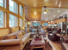 Hilltop Hideout, holiday rental in Shaver Lake