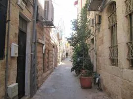 Beautiful 8 Bedrooms Villa in the Heart of Nahlaot