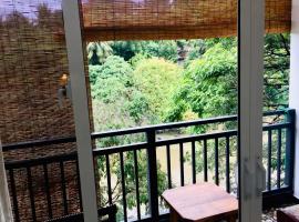 Jenushi homestay, готель біля визначного місця Kandy Royal Botanic Gardens, у Канді