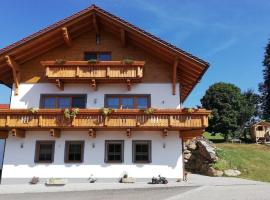 Ferienhof Schmalzgrub, hotel v destinaci Böbrach