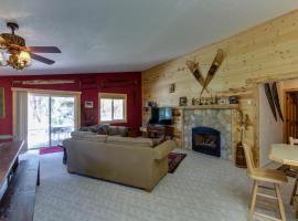 Strawberry Log Cabin Retreat, allotjament d'esquí a McCall