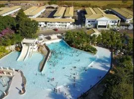 Parque aquático 24 horas NO LACQUA em CALDAS NOVAS