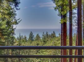 The Redwood House, hotel s parkiralištem u gradu 'Fish Rock'