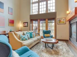 Amazing Luxury Downtown Old Mill Home, hotel em Bend