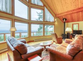 2 Bed 2 Bath Vacation home in Orcas Island, hotel with parking in Rosario