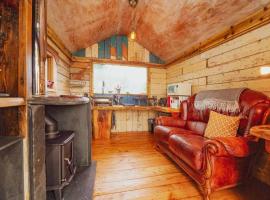 Writing Shed Wales, hotel with parking in Login