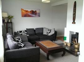 Nice double and single rooms in the quiet area with excellent shared facilities, hotel malapit sa Plymouth City Airport - PLH, 