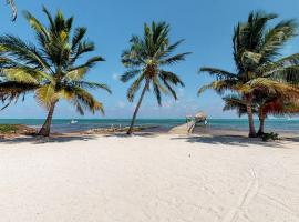 Caribe Island Studio #2, hotel in Belize City