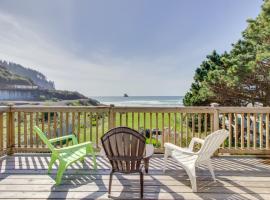 Shoreline Cottage Oceanfront Vacation Rental, hotel na may parking sa Cape Meares