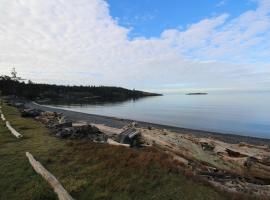 Lopez Island Agate Beach Waterfront Home, viešbutis mieste Islandale