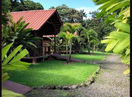 La Fortuna Waterfall Bungalows, mökki kohteessa Fortuna