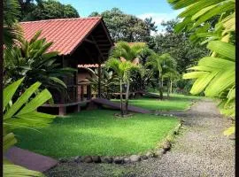 La Fortuna Waterfall Bungalows、フォルトゥナのコテージ