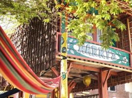 Harry's Ocean House Watukarung Homestay, hotel v destinaci Kalak