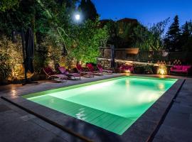 Chambre et Gite Le Roc sur l'Orbieu, hotel cu piscine din Carcassone