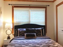 Brookhaven Gem: Bright, Stylish Room with Wi-Fi, homestay in Atlanta