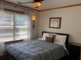 Brookhaven Gem: Private Room Shared BTH with Wi-Fi, homestay in Atlanta