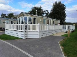 Caravan for rent at Tattershall Holiday Park, hotel a Tattershall