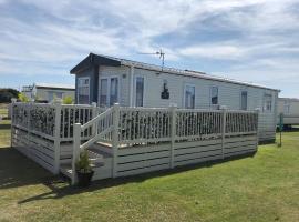 Spacious Holiday Home - Romney Sands, hotel near Lydd Airport - LYX, 