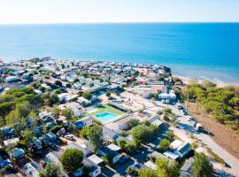 Camping le Roucan West, campamento en Vias