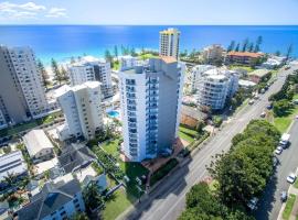 Rainbow Commodore Coolangatta, hotelli Gold Coastilla lähellä maamerkkiä Froggies Beach