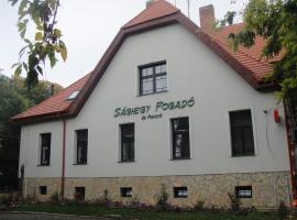 Sághegy Fogadó és Panzió, гостевой дом в городе Цельдёмёльк