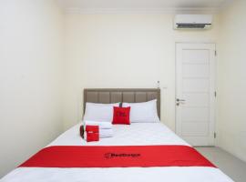 RedDoorz Plus near Siloam Karawaci, hotel di Tangerang