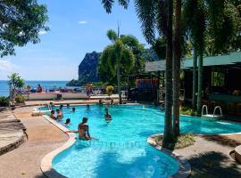 Blanco Hideout Railay - Youth Hostel 18 to 35 Only: Railay Plajı şehrinde bir havuzlu otel