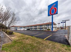 Motel 6-North Richland Hills, TX: North Richland Hills şehrinde bir otel