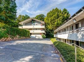 B&B HOTEL Louveciennes, hotel v destinaci Louveciennes