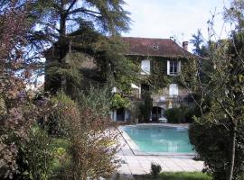 Chambres d'hôtes Les Pratges, хотел в Фижак