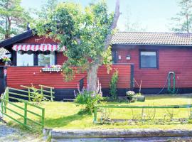 7 person holiday home in LIDK PING, hotell i Lidköping