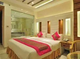 Aman Continental - 2Mins from Railway Station and 5 Mins from Metro