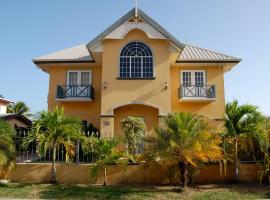 Casa del Sol Tobago, hótel í Bon Accord Village