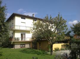 Casa Ferrari Monica CIPAT 22032, apartment in Calceranica al Lago