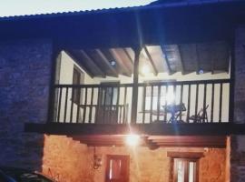 Casalacapillajelgueres, hotel in Cangas de Onís