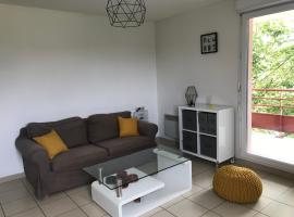 Appartement au milieu des lacs, au bord du Guiers, apartamento em Aoste