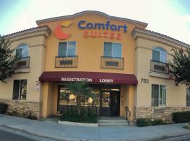 Comfort Suites Near City of Industry - Los Angeles, hotelli kohteessa La Puente lähellä maamerkkiä Industry Hills Golf Course