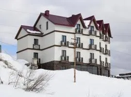 Ereto Hotel by SnowTime