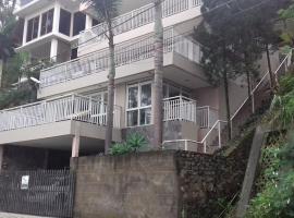 Villa D 14 dago bandung, apartament a Bandung