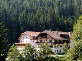 Hotel Bad Bergfall: Valdaora şehrinde bir otel