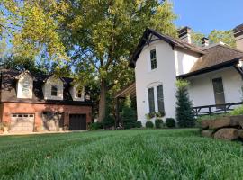 The Henry Carriage House, hotel perto de Peel Mansion And Historic Gardens, Bentonville