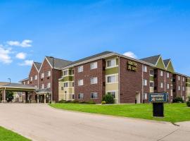 MainStay Suites Cedar Rapids North - Marion, hotel near The Eastern Iowa Airport - CID, Cedar Rapids