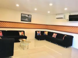 Elegant Hostel, hotell i Yangon