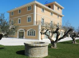 Hotel Villa Michelangelo, hotel i Città Sant'Angelo