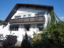 Haus Sonnenschein, hotel with parking in Mespelbrunn